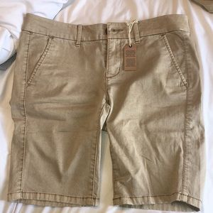 American Eagle khaki shorts